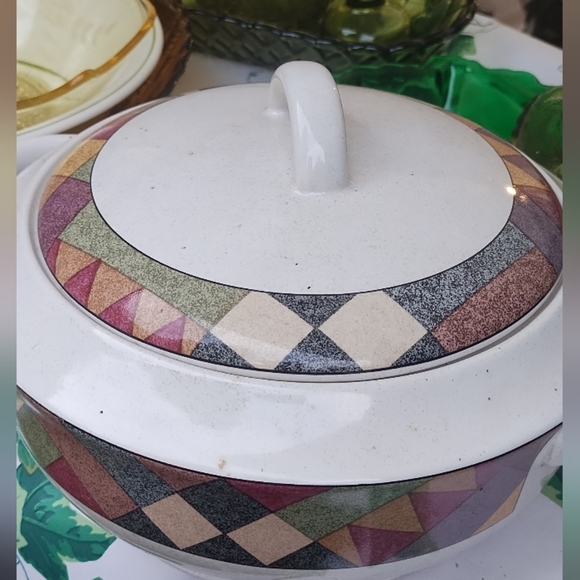 Studio Nova Round casserole lidded bowl with Palm Desert design - Picture 1 of 4